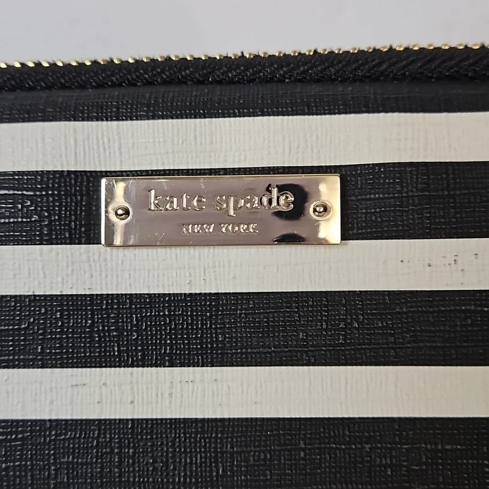 Kate Spade  New York  padded Laptop/ Tablet Case Black and White  Strip  Pre-